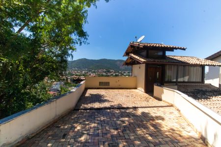 Casa à venda com 193m², 4 quartos e 3 vagas Casa à venda com 193m², 4 quartos e 3 vagasGaragem