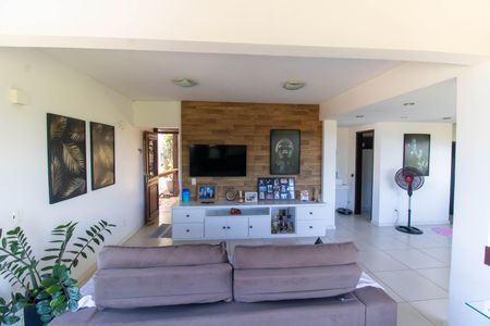 Casa à venda com 193m², 4 quartos e 3 vagas Casa à venda com 193m², 4 quartos e 3 vagasSala