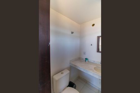 Casa à venda com 193m², 4 quartos e 3 vagas Casa à venda com 193m², 4 quartos e 3 vagasBanheiro da Suíte Externa