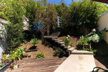 Casa à venda com 193m², 4 quartos e 3 vagas Casa à venda com 193m², 4 quartos e 3 vagasÁrea externa