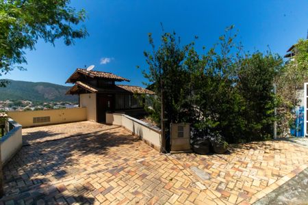 Casa à venda com 193m², 4 quartos e 3 vagas Casa à venda com 193m², 4 quartos e 3 vagasFachada