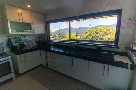 Casa à venda com 193m², 4 quartos e 3 vagas Casa à venda com 193m², 4 quartos e 3 vagasCozinha