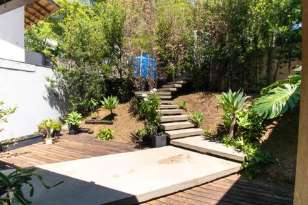 Casa à venda com 193m², 4 quartos e 3 vagas Casa à venda com 193m², 4 quartos e 3 vagasÁrea externa