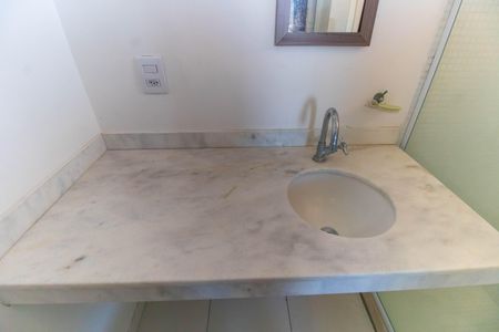 Casa à venda com 193m², 4 quartos e 3 vagas Casa à venda com 193m², 4 quartos e 3 vagasBanheiro da Suíte Externa