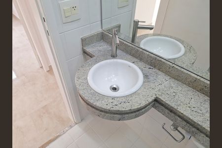 Apartamento à venda com 70m², 3 quartos e 2 vagas Apartamento à venda com 70m², 3 quartos e 2 vagasBanheiro social