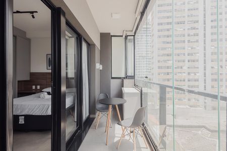 Varanda de kitnet/studio à venda com 1 quarto, 31m² em Pinheiros, São Paulo