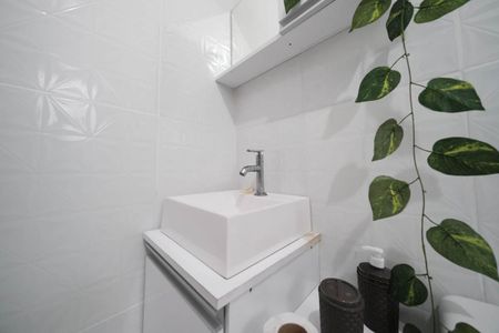 Casa de condomínio à venda com 71m², 2 quartos e 2 vagasBanheiro