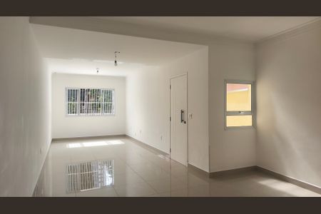 Casa para alugar com 160m², 3 quartos e 3 vagas Casa para alugar com 160m², 3 quartos e 3 vagasSala