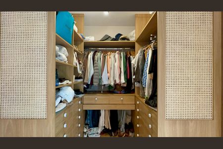 Apartamento para alugar com 70m², 1 quarto e 1 vaga Apartamento para alugar com 70m², 1 quarto e 1 vagaCloset da suíte