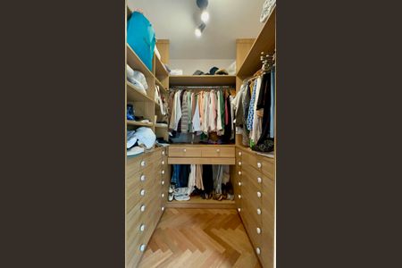 Apartamento para alugar com 70m², 1 quarto e 1 vaga Apartamento para alugar com 70m², 1 quarto e 1 vagaCloset da suíte