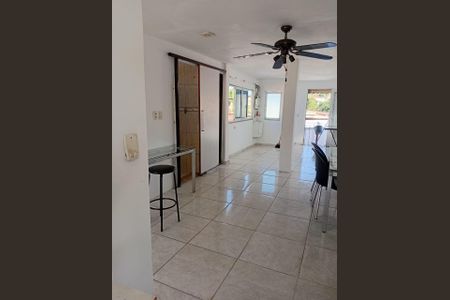 Sala de kitnet/studio para alugar com 2 quartos, 76m² em Pião, São Gonçalo