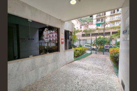 Apartamento à venda com 82m², 2 quartos e 1 vagaFachada e portaria