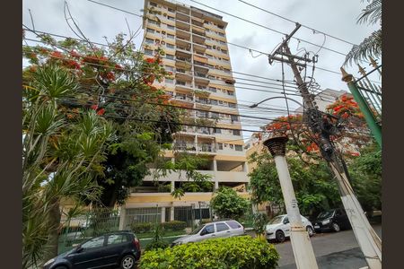 Apartamento à venda com 82m², 2 quartos e 1 vagaFachada e portaria