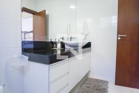 Casa de condomínio à venda com 1000m², 4 quartos e 4 vagas Casa de condomínio à venda com 1000m², 4 quartos e 4 vagassuite 1 / master - banheiro