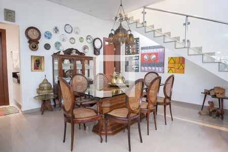 Casa de condomínio à venda com 1000m², 4 quartos e 4 vagas Casa de condomínio à venda com 1000m², 4 quartos e 4 vagasSala de Jantar