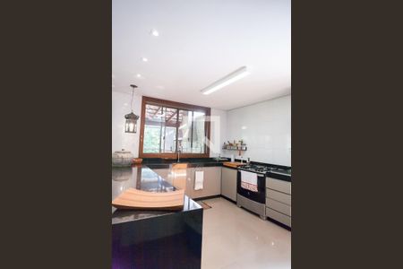 Cozinha de casa de condomínio à venda com 4 quartos, 1000m² em Retiro do Chalé, Brumadinho