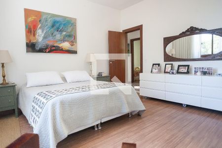Casa de condomínio à venda com 1000m², 4 quartos e 4 vagas Casa de condomínio à venda com 1000m², 4 quartos e 4 vagassuite 1 / master