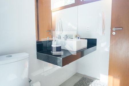 Casa de condomínio à venda com 1000m², 4 quartos e 4 vagas Casa de condomínio à venda com 1000m², 4 quartos e 4 vagasbanheior suite 2