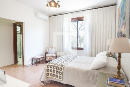 Casa de condomínio à venda com 1000m², 4 quartos e 4 vagas Casa de condomínio à venda com 1000m², 4 quartos e 4 vagassuite 1 / master