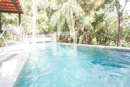 Casa de condomínio à venda com 1000m², 4 quartos e 4 vagas Casa de condomínio à venda com 1000m², 4 quartos e 4 vagasPiscina