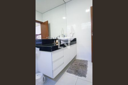 Casa de condomínio à venda com 1000m², 4 quartos e 4 vagas Casa de condomínio à venda com 1000m², 4 quartos e 4 vagasLavabo
