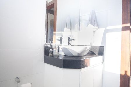 Casa de condomínio à venda com 1000m², 4 quartos e 4 vagas Casa de condomínio à venda com 1000m², 4 quartos e 4 vagasBanheiro Social