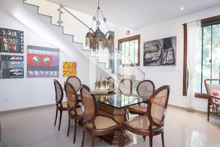 Casa de condomínio à venda com 1000m², 4 quartos e 4 vagas Casa de condomínio à venda com 1000m², 4 quartos e 4 vagasSala de Jantar