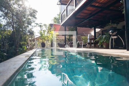 Casa de condomínio à venda com 1000m², 4 quartos e 4 vagas Casa de condomínio à venda com 1000m², 4 quartos e 4 vagasPiscina