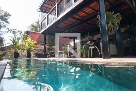 Casa de condomínio à venda com 1000m², 4 quartos e 4 vagas Casa de condomínio à venda com 1000m², 4 quartos e 4 vagasPiscina