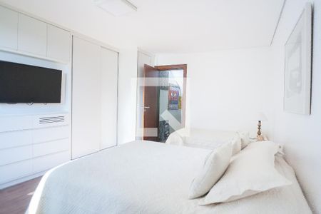 Casa de condomínio à venda com 1000m², 4 quartos e 4 vagas Casa de condomínio à venda com 1000m², 4 quartos e 4 vagassuite 2