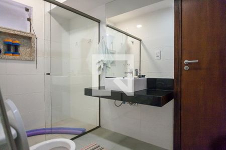 Casa de condomínio à venda com 1000m², 4 quartos e 4 vagas Casa de condomínio à venda com 1000m², 4 quartos e 4 vagasBanheiro home office 1/2