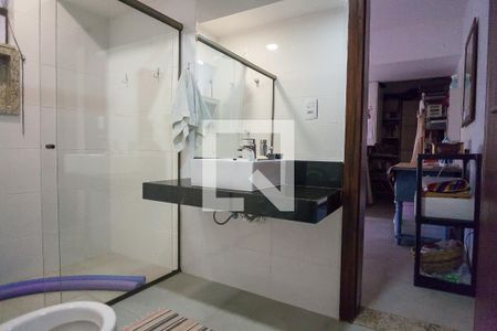 Casa de condomínio à venda com 1000m², 4 quartos e 4 vagas Casa de condomínio à venda com 1000m², 4 quartos e 4 vagasBanheiro home office 1/2