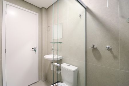 Banheiro de kitnet/studio para alugar com 1 quarto, 30m² em Barra Funda, São Paulo