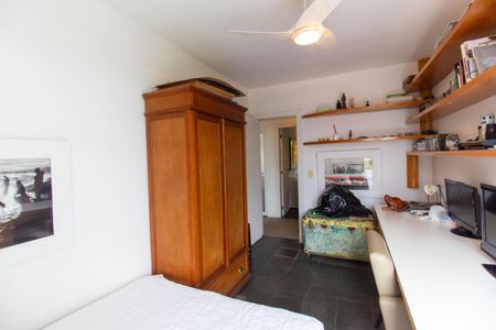 Casa de condomínio à venda com 250m², 4 quartos e 3 vagas