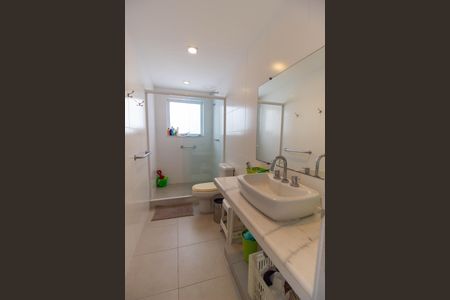 Casa de condomínio à venda com 250m², 4 quartos e 3 vagas