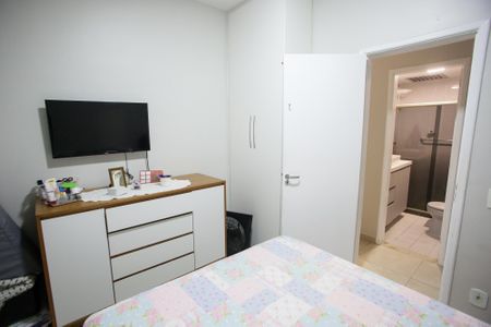 Quarto 1 de apartamento para alugar com 2 quartos, 60m² em Taquara, Rio de Janeiro