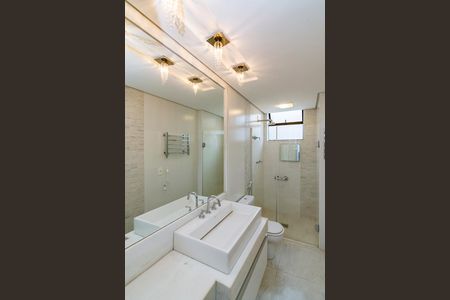 Apartamento à venda com 220m², 3 quartos e 1 vagaBanheiro da Suíte