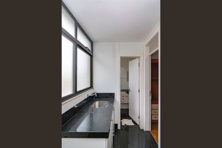 Apartamento à venda com 220m², 3 quartos e 1 vagaÁrea de Serviço