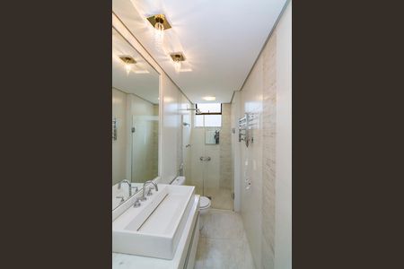 Apartamento à venda com 220m², 3 quartos e 1 vagaBanheiro da Suíte