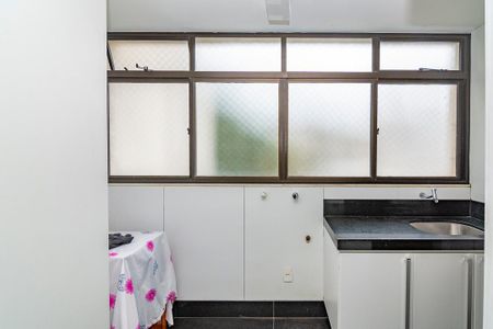 Apartamento à venda com 220m², 3 quartos e 1 vagaÁrea de Serviço