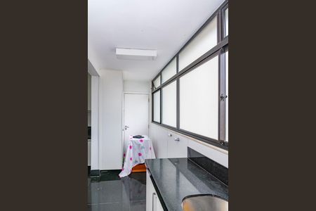 Apartamento à venda com 220m², 3 quartos e 1 vagaÁrea de Serviço