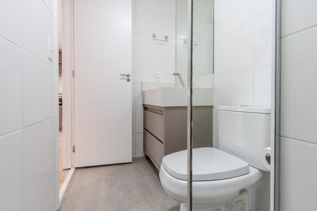 Apartamento para alugar com 55m², 2 quartos e 1 vaga Apartamento para alugar com 55m², 2 quartos e 1 vagaBanheiro do Corredor