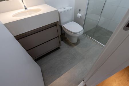 Apartamento para alugar com 55m², 2 quartos e 1 vaga Apartamento para alugar com 55m², 2 quartos e 1 vagaBanheiro do Corredor