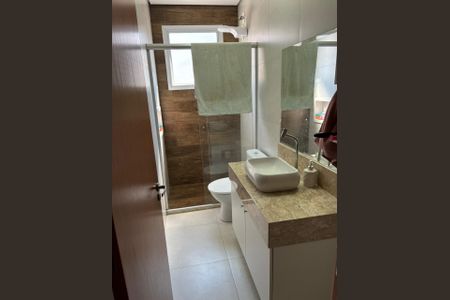 Casa de condomínio para alugar com 147m², 3 quartos e 2 vagasBanheiro