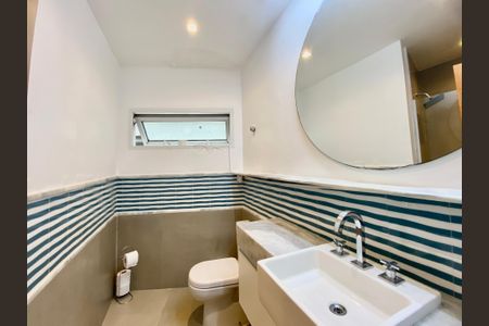 Apartamento para alugar com 140m², 3 quartos e sem vaga Apartamento para alugar com 140m², 3 quartos e sem vagaBanheiro social