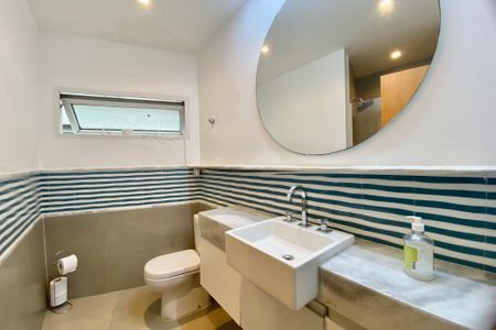 Apartamento para alugar com 140m², 3 quartos e sem vaga Apartamento para alugar com 140m², 3 quartos e sem vagaBanheiro social