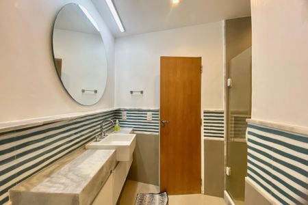 Apartamento para alugar com 140m², 3 quartos e sem vaga Apartamento para alugar com 140m², 3 quartos e sem vagaBanheiro social