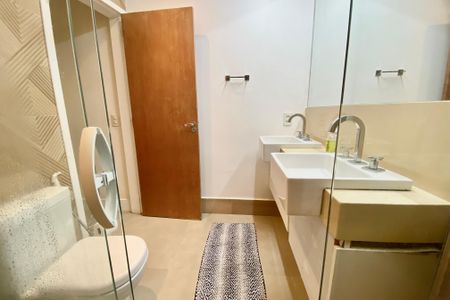 Apartamento para alugar com 140m², 3 quartos e sem vaga Apartamento para alugar com 140m², 3 quartos e sem vagaBanheiro social