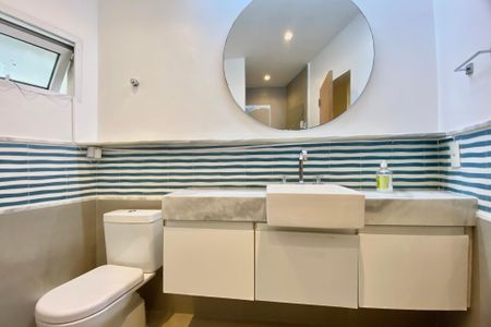 Apartamento para alugar com 140m², 3 quartos e sem vaga Apartamento para alugar com 140m², 3 quartos e sem vagaBanheiro social