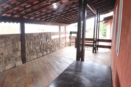 salavaranda de casa para alugar com 4 quartos, 160m² em Califórnia, Nova Iguaçu